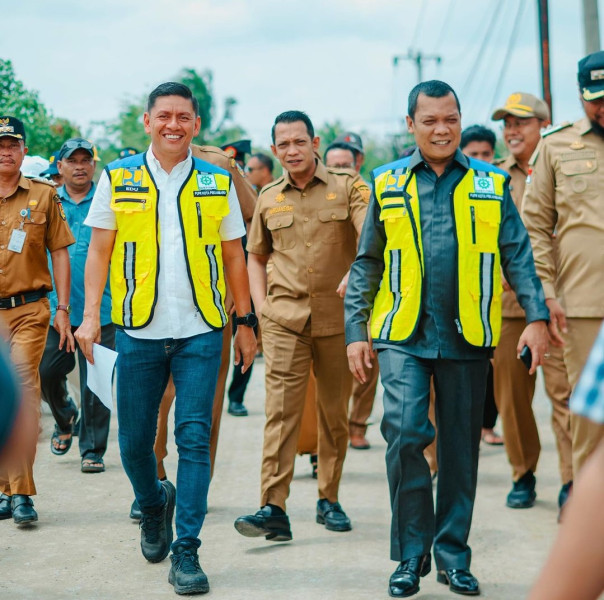 Tinjau Kegiatan Fisik Dilapangan, Kepala Dinas Perkim Pekanbaru Turut Dampingi Pj Wali Kota Pekanbaru