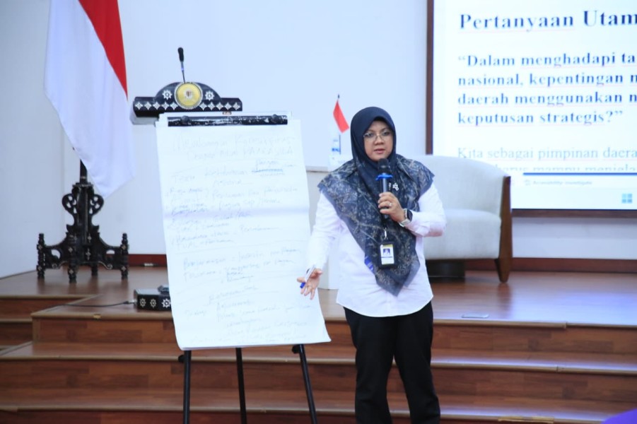 Bupati Siak Tetap Urus Karhutla Sembari Pendidikan di Lemhannas