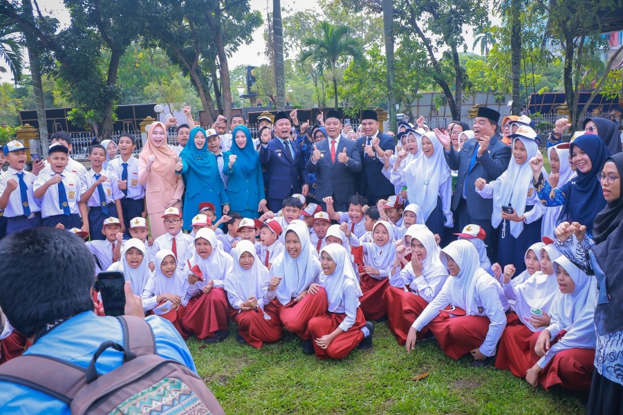 Pimpin Upacara Hari Pendidikan Nasional, Wako Pekanbaru Singgug Soal SDM