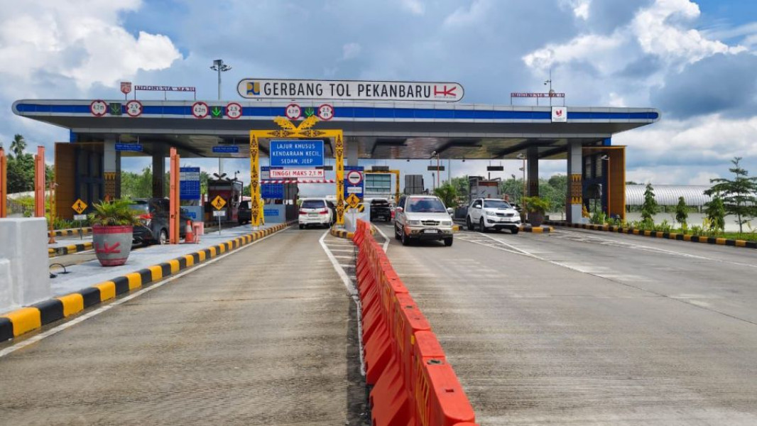 Selama Libur Nataru, Jalan Tol Riau Banjir Kendaraan