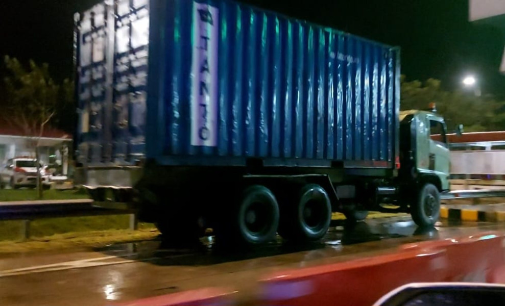 PJR Polda Riau Gagalkan Pencurian Truk, 2 Pelaku Diamankan di Jalan Tol