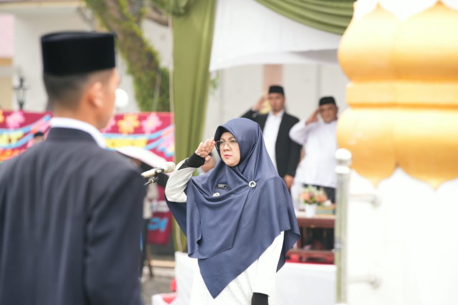 Diguyur Hujan, Upacara HSN 2026 Siak Berlangsung Khidmat, Afni: Santri Penjaga Nadi Bangsa