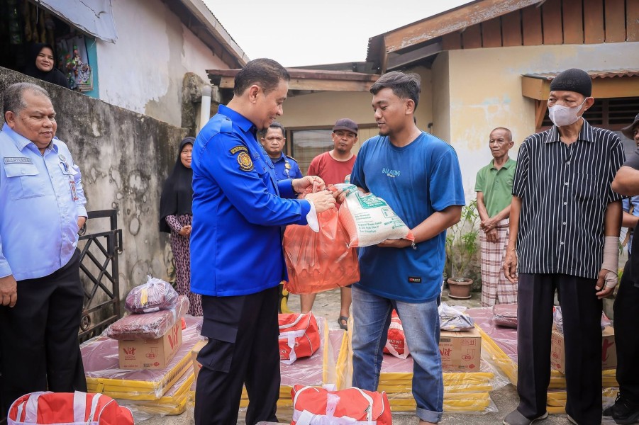 Pemko Pekanbaru Berikan Bantuan Untuk Korban Kebakaran di Kelurahan Lembah Damai