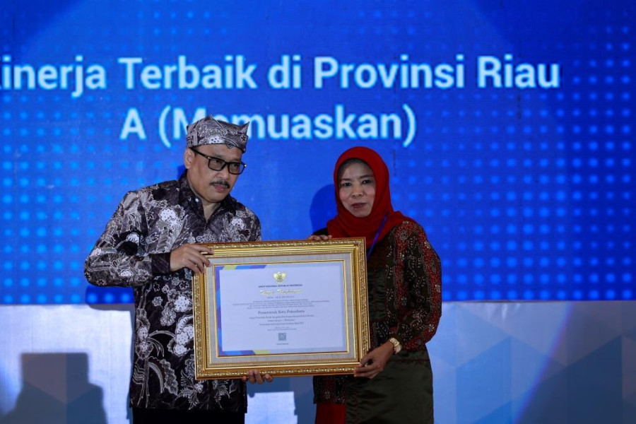 Pemko Pekanbaru Raih Penghargaan Kinerja Terbaik se Provinsi Riau
