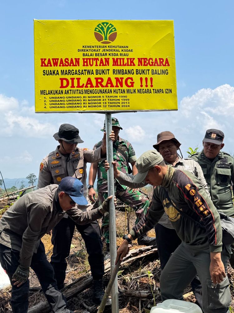 BBKSDA Riau dan Polisi Pasang Plang Kawasan Konservasi