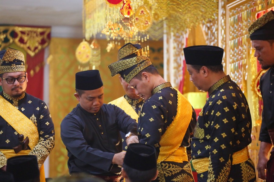 Agung-Markarius Resmi Sandang Gelar Adat dari LAM Pekanbaru