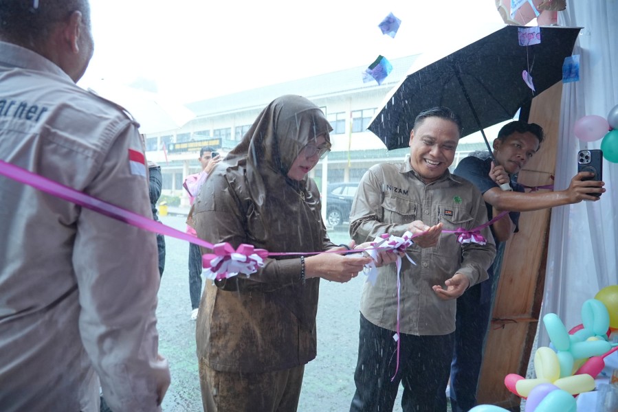 Dalam Hujan Bupati Afni buka Kompetisi Gema Pros Tingkat SMP se-kabupaten Siak