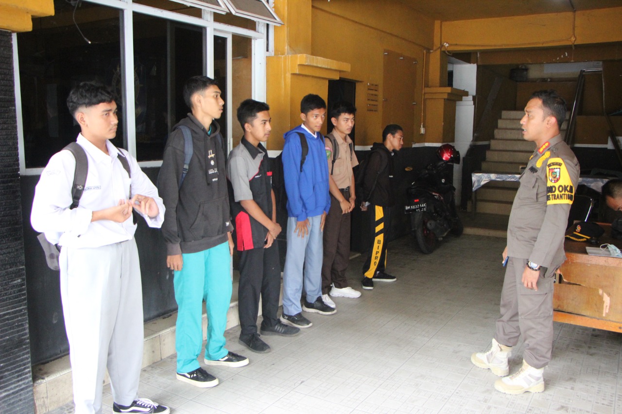 Satpol PP Jaring Enam Pelajar di Warnet