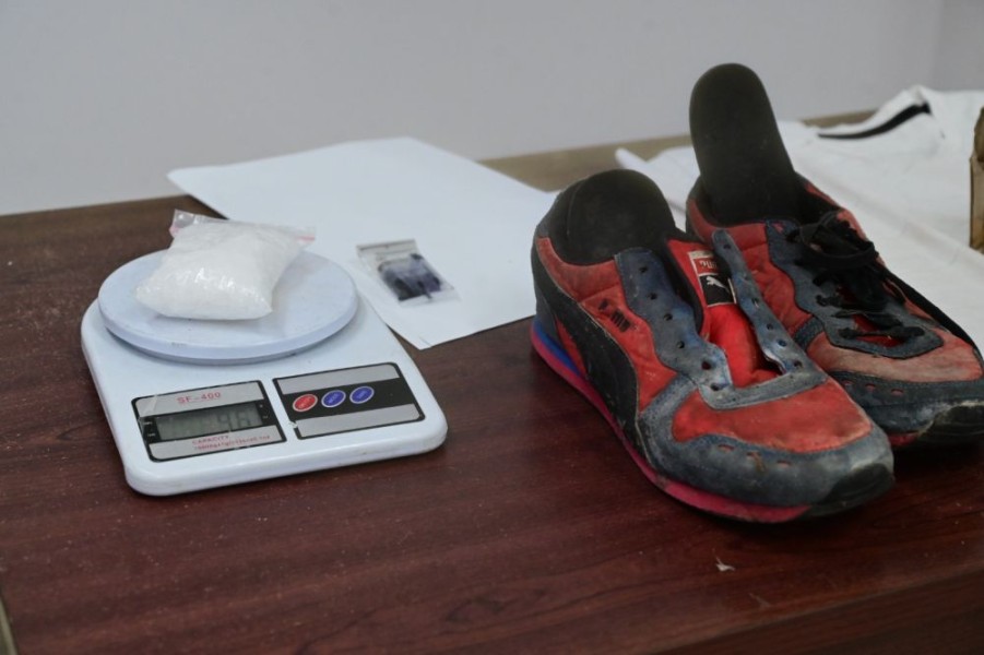 Petugas Gabungan Bandara SSK II Temukan Paket Sabu Dalam Sepatu