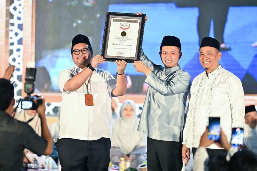 Raih Rekor MURI, 9.184 ASN Pemko Pekanbaru Serentak Baca Surah Al-Mulk di Masjid An Nur
