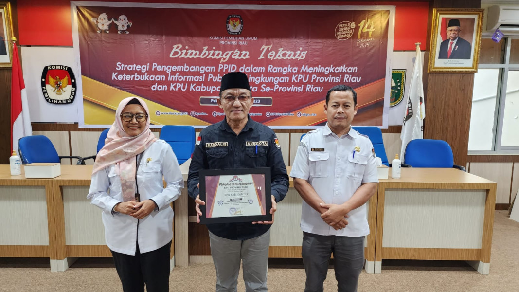 KPU Kampar Raih PPID Terbaik 1 Se-Riau