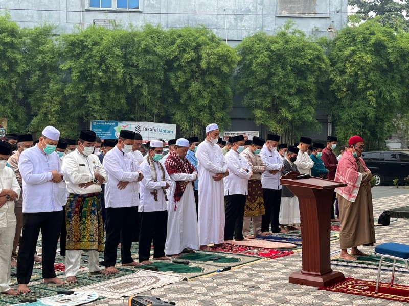 Wawako Pekanbaru Ikuti Sholat Istisqa di Mesjid Ar-Rahman