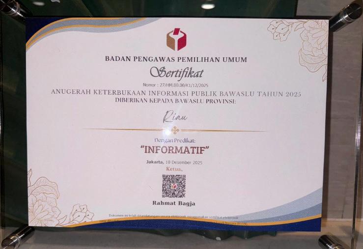 Bawaslu Riau Raih Penghargaan Keterbukaan Informasi Publik