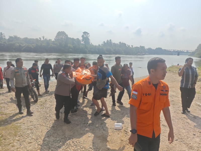 Korban yang Terjatuh dari Jembatan Rantau Berangin Ditemukan Meninggal