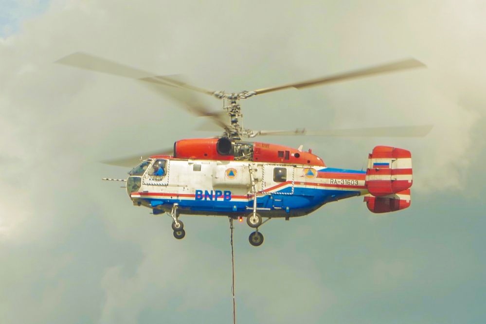 Dua Helikopter Water Boombing Siaga di Dumai