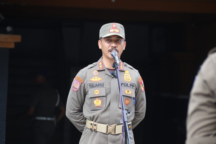 Satpol PP Pekanbaru Ingatkan PKL Ahmad Yani Untuk Patuhi Waktu Berjualan