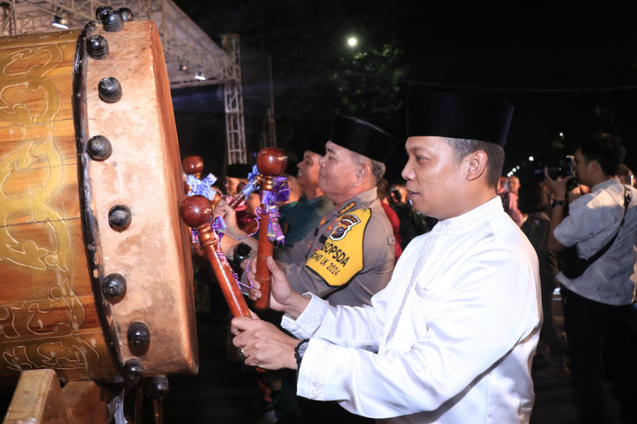 Lepas Pawai Takbir Idulfitri 1445 H, Pj Wali Kota Pekanbaru Ajak Masyarakat Eratkan Silaturahmi