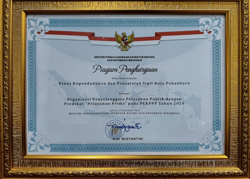 Disdukcapil  Pekanbaru Terima Penghargaan PEKPPP Kategori Prima Dari Kemen PAN-RB