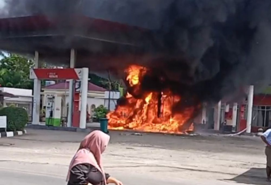 Motor Hidup Saat Isi Minyak, SPBU di Rohul Terbakar