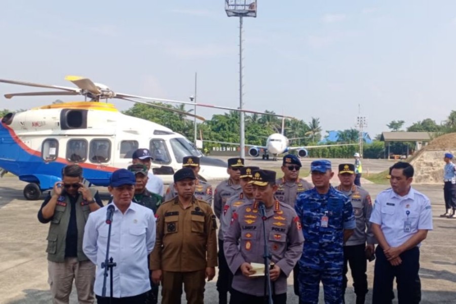 Kapolri, Gubernur Riau, dan Menteri LH Cek Langsung Karhutla di Rohil Juga Rohul
