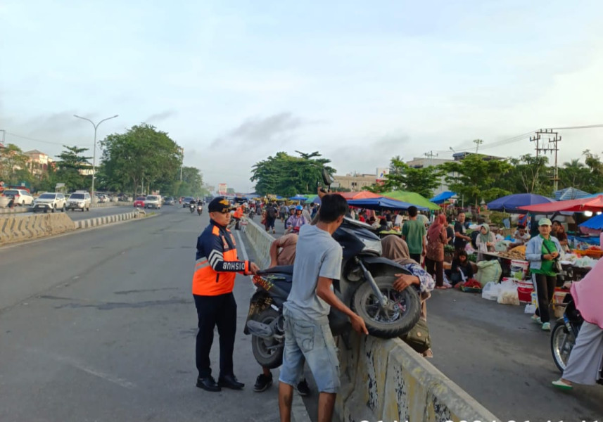 Parkir Sembarangan, Sejumlah Kendaraan Pengunjung Pasar Arengka Ditindak Dishub