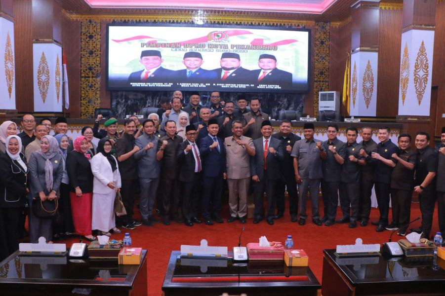 Pj Walikota Hadiri Paripurna Pengumuman Penetapan Walikota-Wakil Walikota Terpilih Periode 2025-2030