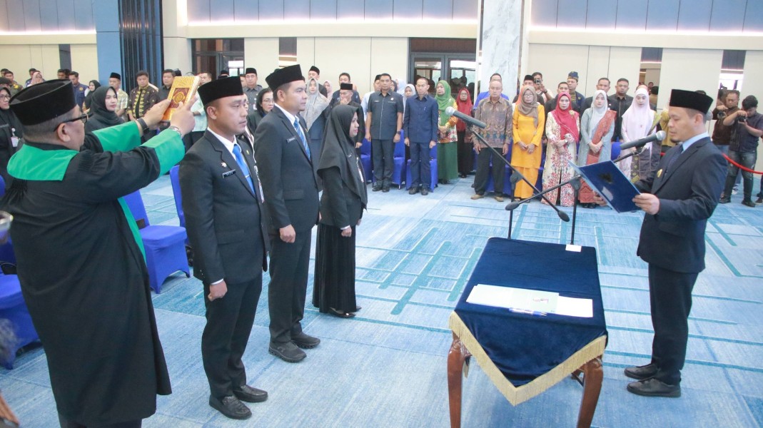 Wako Pekanbaru Lantik  2 Kepala Dinas dan 19 Pejabat Administrator