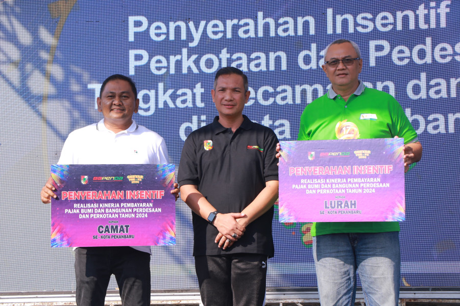 Pemko Pekanbaru Apresiasi Camat, Lurah, dan Ketua RW Berprestasi di Gebyar PBB