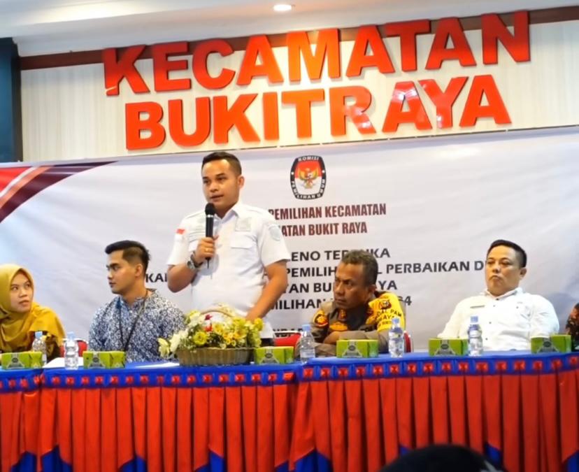 Hadiri Rapat Pleno Terbuka Rekapitulasi Daftar Pemilih Daftar Perbaikan DPS, Camat Bukit Raya Beri Apresiasi
