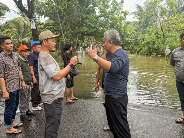 Pasca Hujan Deras Guyur Pekanbaru, Wako Agung Tinjau Wilayah Banjir