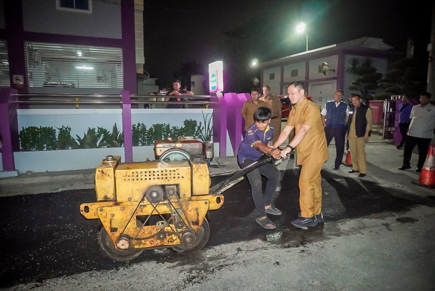 Wali Kota Pekanbaru Tinjau Perbaikan Jalan Puyuh Mas
