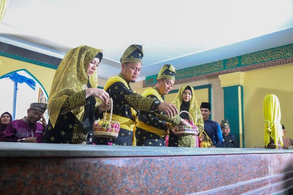 Wako Pekanbaru Ziarah ke Makam Pendiri Pekanbaru Jelang Hari Jadi Ke-241