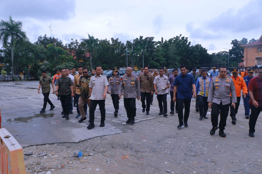 Walikota Pekanbaru Tinjau Lokasi Posko Utama dan Dapur Umum Penanganan Banjir