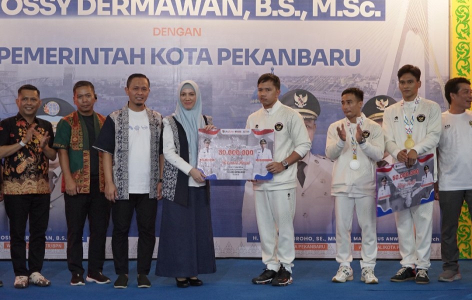 Wako Agung Hadiahi Rp 100 juta Dua Atlet Pekanbaru Peraih Mendali SEA Games 2025