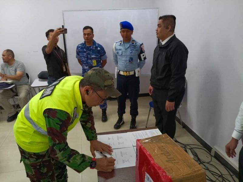 Berawal dari X-Ray, Petugas Bandara SSQ 2 Pekanbaru Gagalkan  Paket Ganja 1,3 Kg