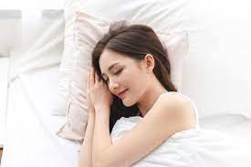 Ketahui 7 Manfaat Tidur Tidak Memakai Pakaian Dalam Bagi Wanita