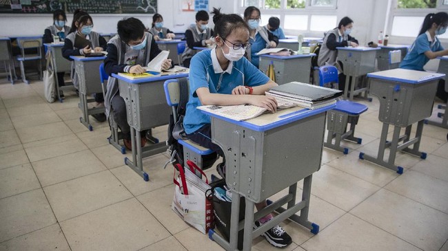 China Bagi-bagi Susu Gratis demi Kerek Angka Kelahiran