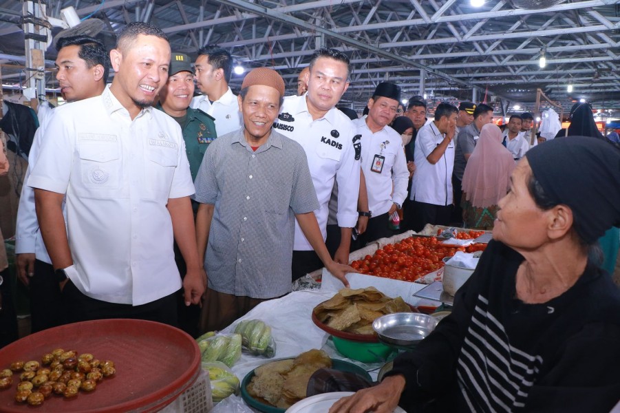 Walikota Pekanbaru Pantau Harga Bahan Pokok di Pasar Cik Puan