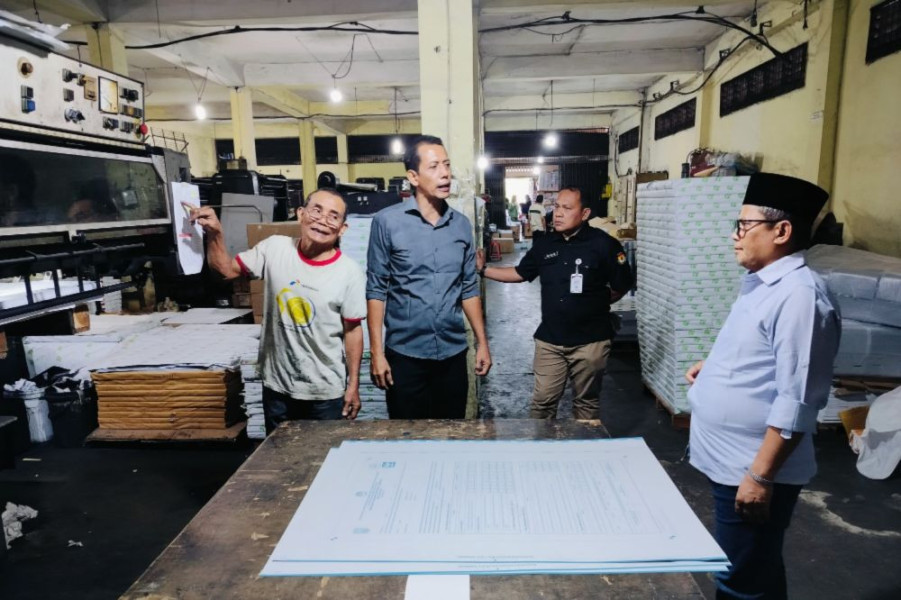 KPU Riau Pastikan Sebagian Logistik Pilgub Riau Sudah Tiba Kabupaten Kota