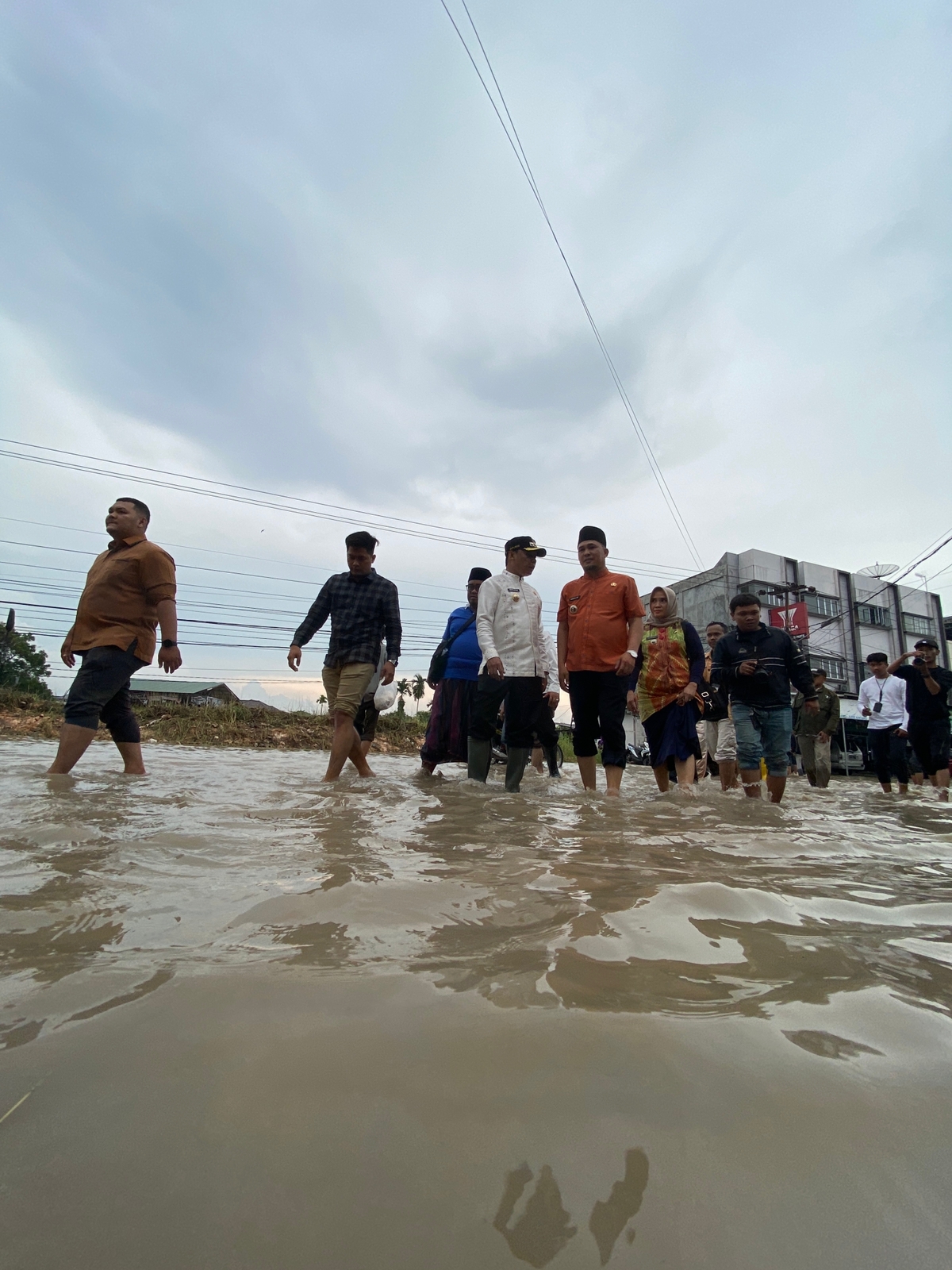 Turun Ke Lokasi Banjir di Sigunggung, Pj Walikota Temukan  Parit Terputus
