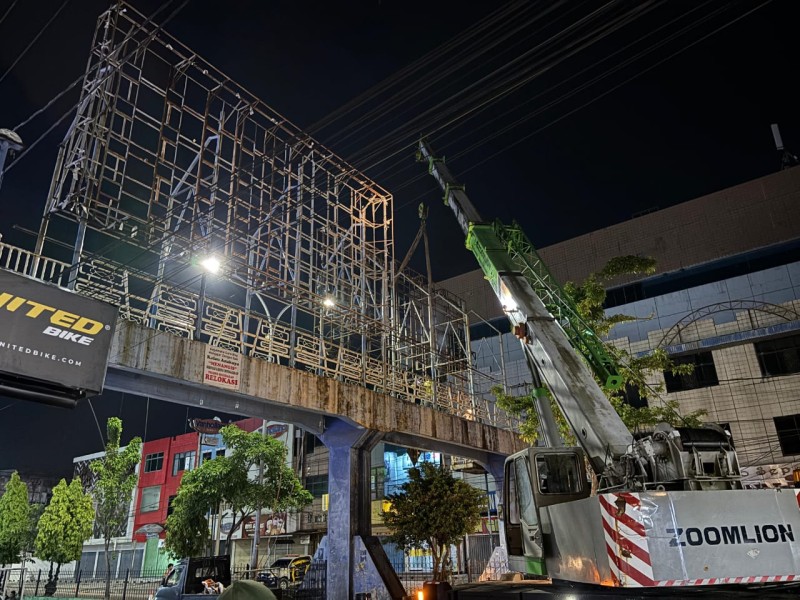Pemko Pekanbaru Bongkar JPO di Tuanku Tambusai