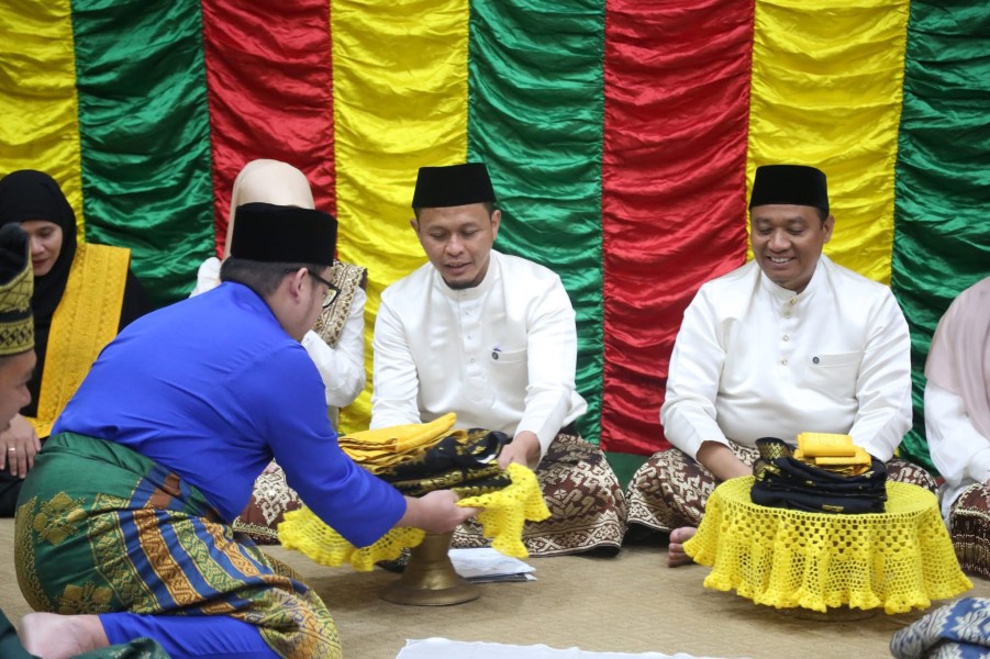 Wako Agung Terima Lamaran LAMR Pekanbaru untuk Penabalan Gelar Datuk Bandar Setia Amanah