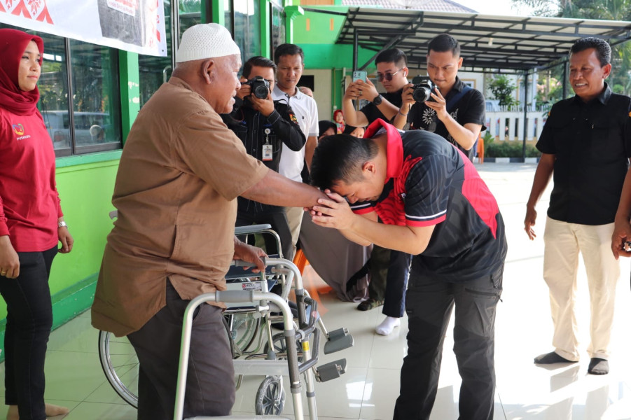 Pemko Pekanbaru Berikan Bantuan Alat Bantu ke Puluhan Penyandang Disabilitas