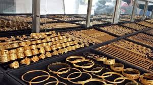 Harga Emas Antam Hari Ini Turun Rp10.000 per Gram