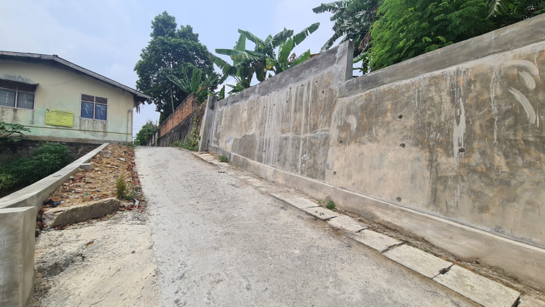 Turap Dibangun, Warga Jalan Hang Lekir Tidak Khawatir Lagi Tanah Longsor