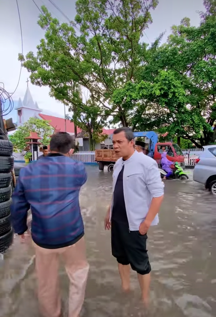 Jalan Ahmad Dahlan Banjir Parah, Pj Walikota Turun ke Lapangan