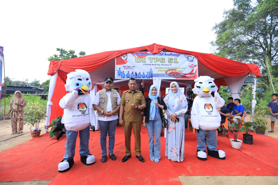 Pj Wali Kota Pekanbaru Gunakan Hak Pilihnya di TPS 51 Tangkerang Utara