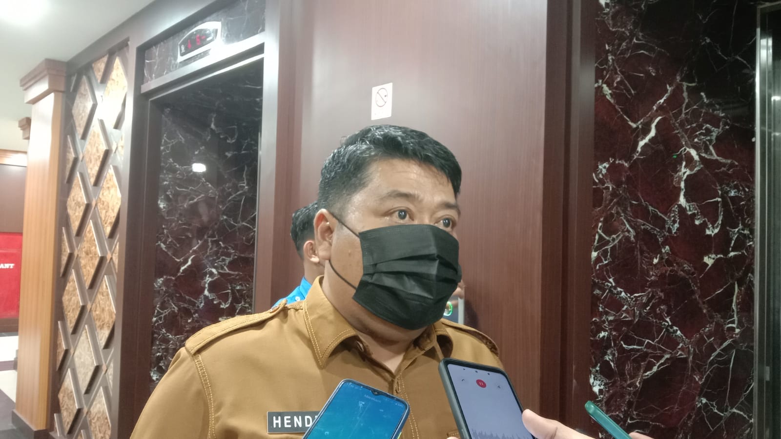 Masyarakat Tidak Buang Sampah Tepat Pada Waktunya Sebabkan Tumpukan Sampah