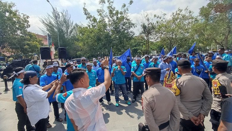 FSPBPU KSPSI Riau Gelar Aksi Damai di Depan MPP Pekanbaru