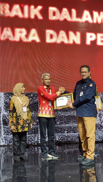 KPU Riau Terima 2 Penghargaan dari KPU RI sebagai Satker Terbaik